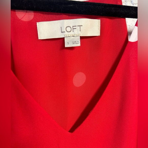 Loft red and white shell. Pretty and flowy - Picture 3 of 5